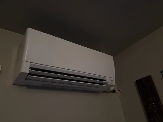 White mini-split wall unit installed in a bedroom by KelAire HVAC